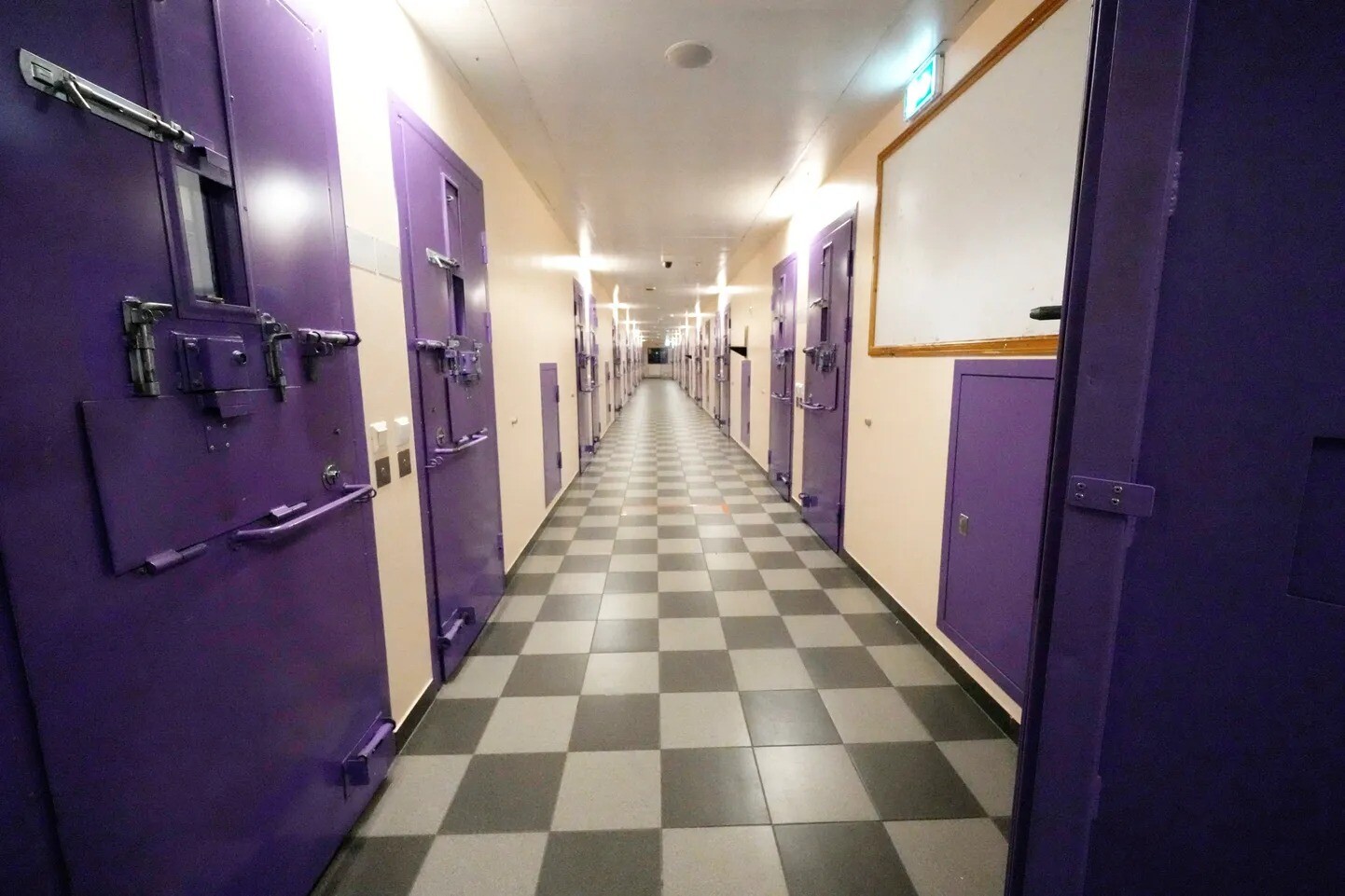 Pirmie ieslodzītie no Zviedrijas nogādāti Tartu cietumā