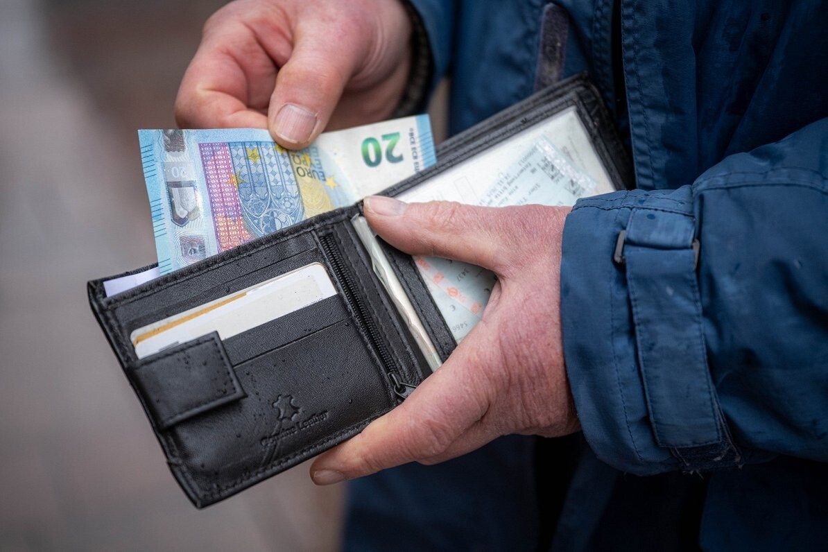 Aptauja: Latvijā 25% iedzīvotāju impulsīviem pirkumiem tērē vairāk nekā 50 eiro mēnesī
