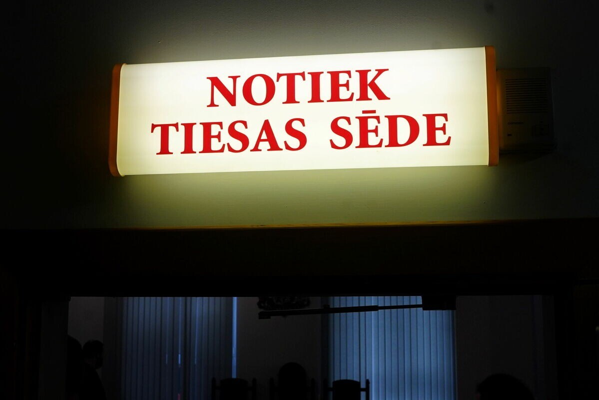 Tiesa līdz septembrim atliek lietas izskatīšanu par sevišķi cietsirdīgu slepkavību