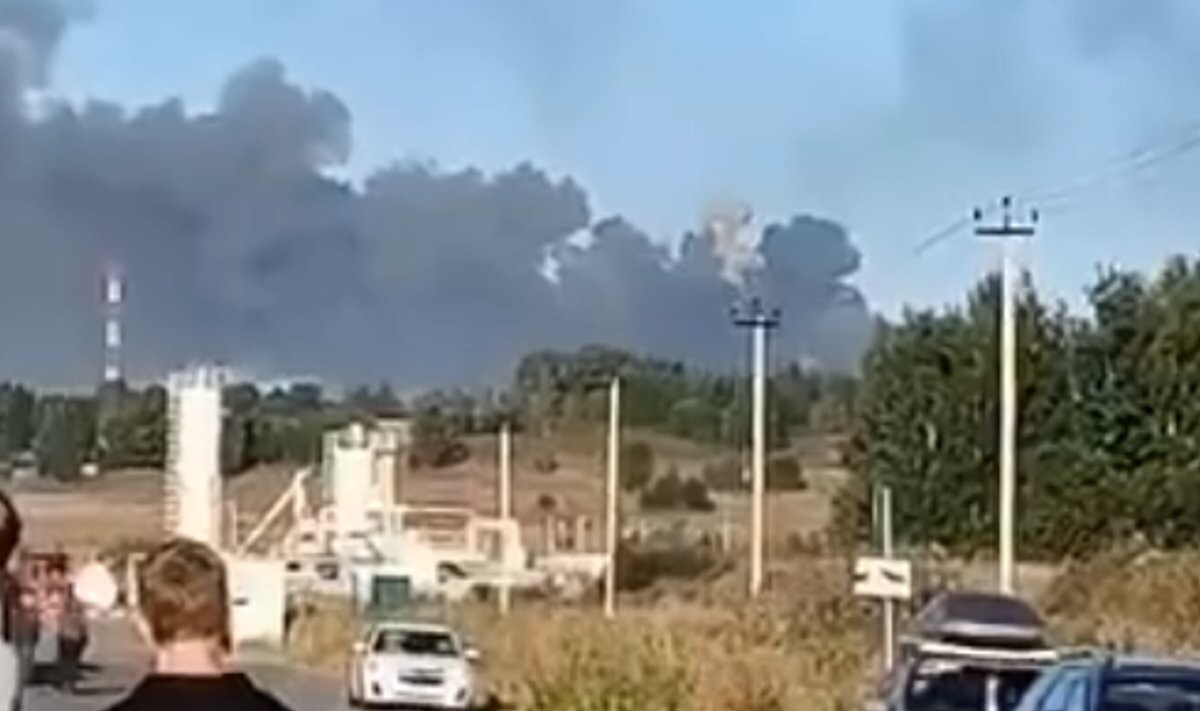 Ukrainas lidroboti izraisa ugunsgrēku Jaroslavļas naftas pārstrādes rūpnīcā