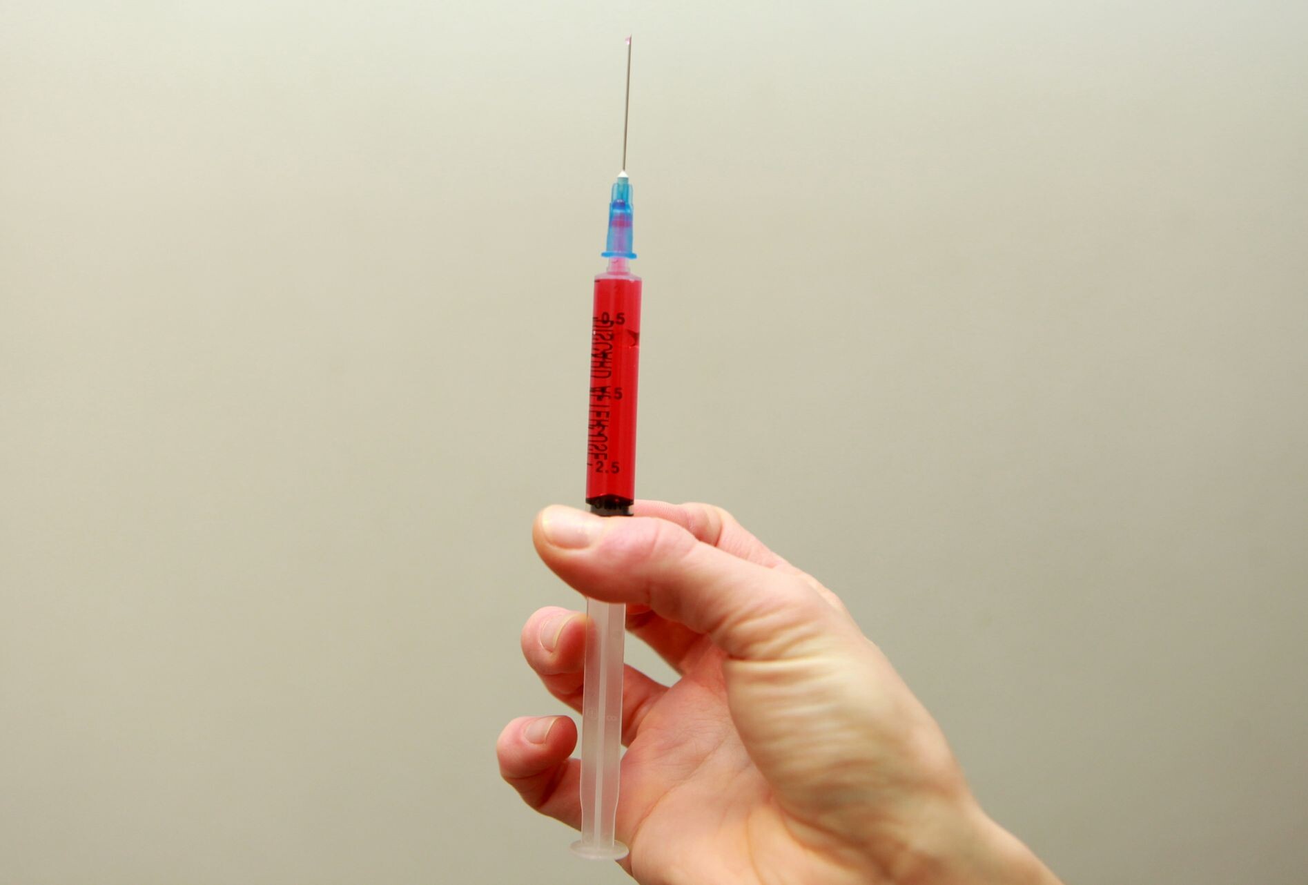 Slepkavību mēģinājumā apsūdzētā mediķe savus tuviniekus vispirms iemidzinājusi un pēc tam sazāļojusi