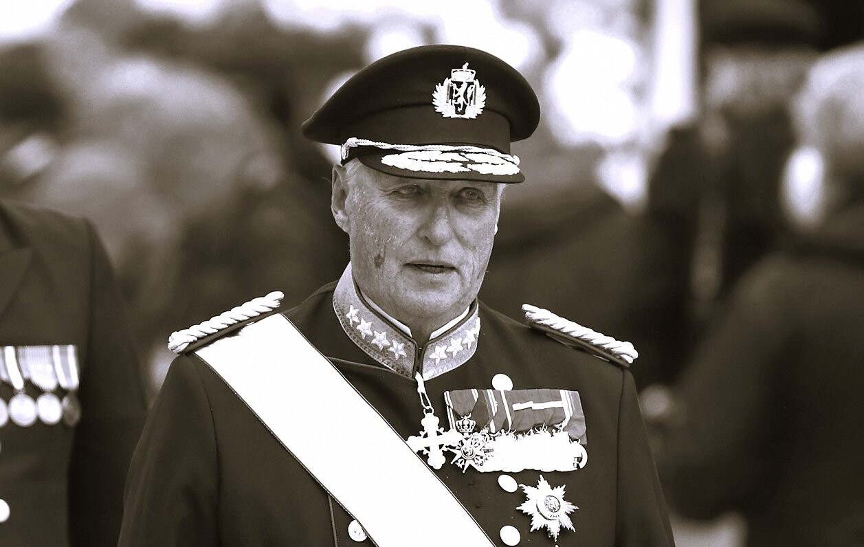 Miris Norvēģijas karalis Haralds V