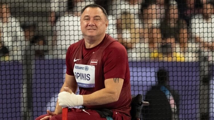 Paralimpiskais čempions Apinis atklātā vēstulē pārmet LOK iejaukšanos LPK darbā