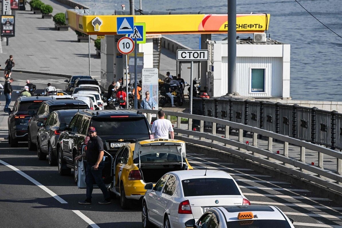 Krievijā degviela pieejama nepilnā trešdaļā uzpildes staciju