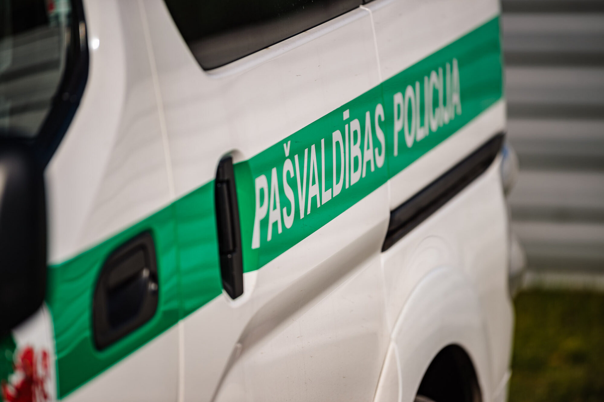 Liepājā vairāku pārkāpumu izskatīšanu no Administratīvās komisijas plāno pārņemt pašvaldības policija
