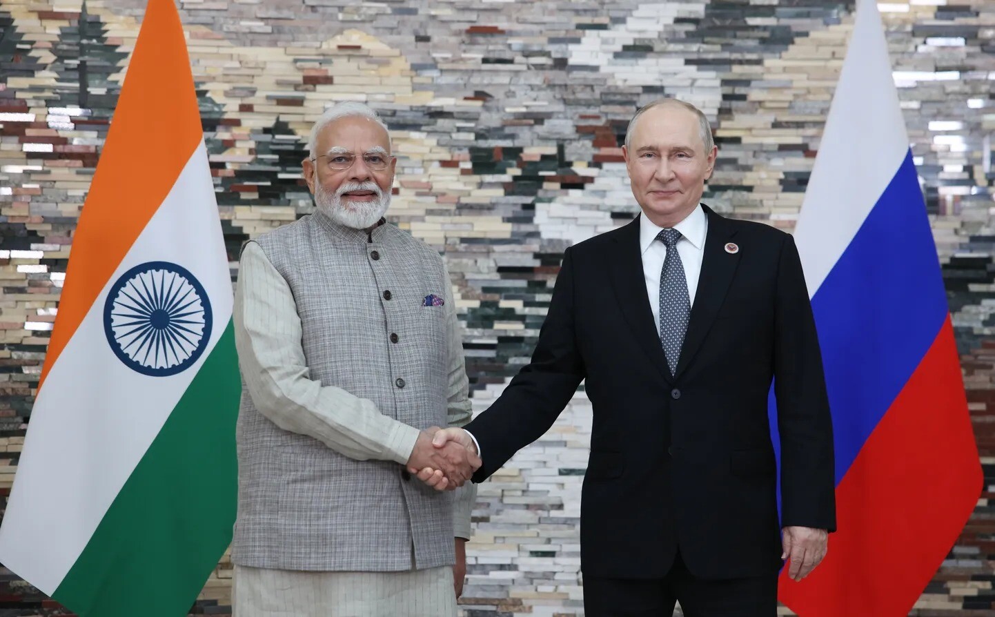 Modi samitā Kirgizstānā mudina Putinu izbeigt karu