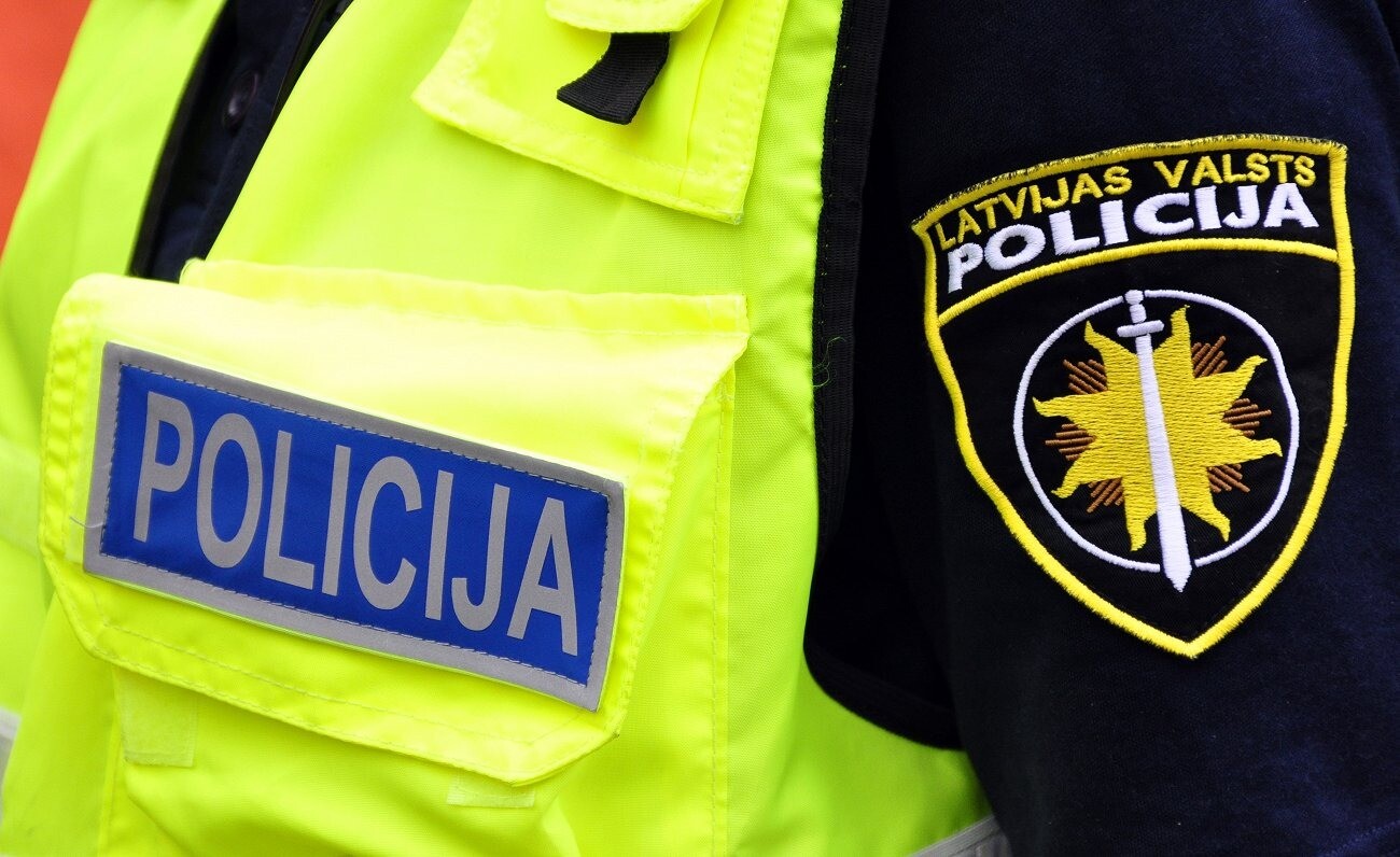 Braucot atpakaļgaitā, auto Ludzas novadā sabrauc sievieti