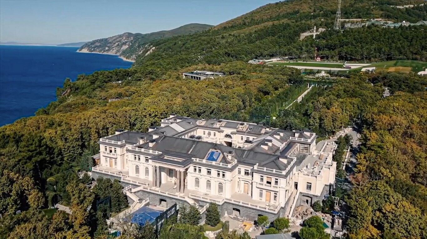 Ukrainas droni Gelendžikā pie Putina pils trāpījuši pretgaisa aizsardzības kompleksa pozīcijai
