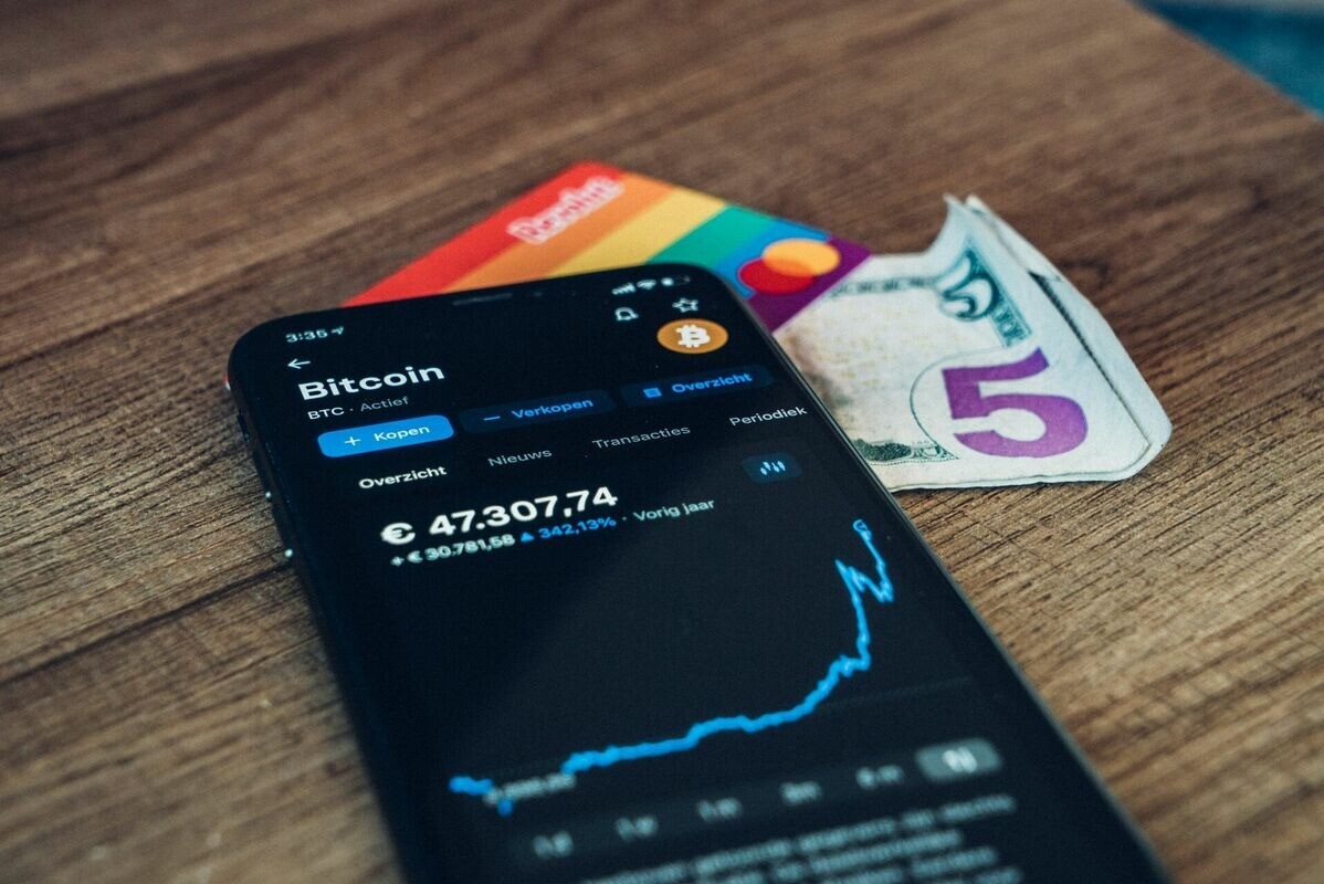 Akciju cenas pasaules biržās pieaug