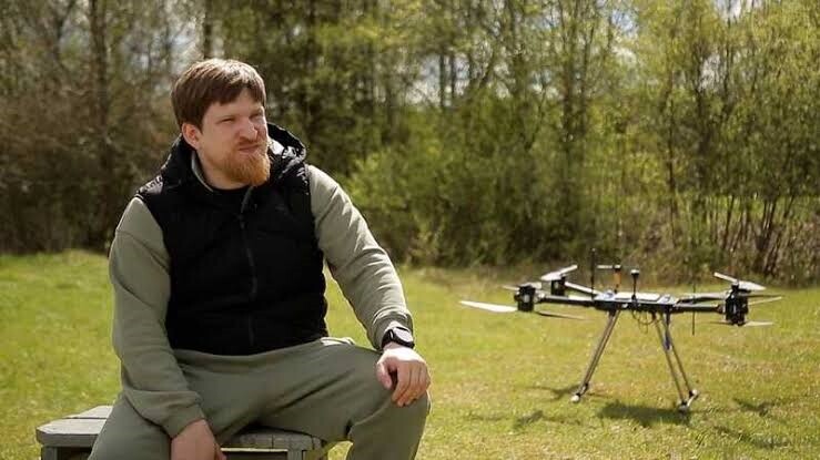 Krievijā automašīnas sprādzienā ievainots dronu ražošanas uzņēmuma vadītājs