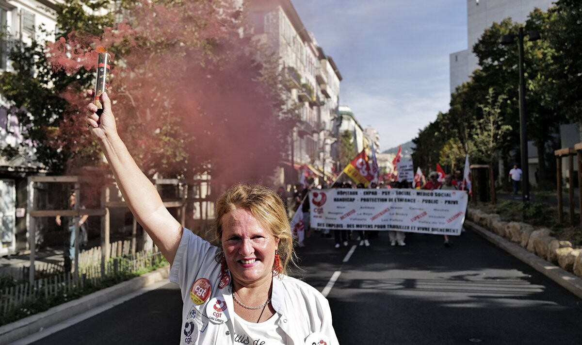 Francijā vēršas plašumā skolu protesti, kuros aizturēti 440 cilvēki