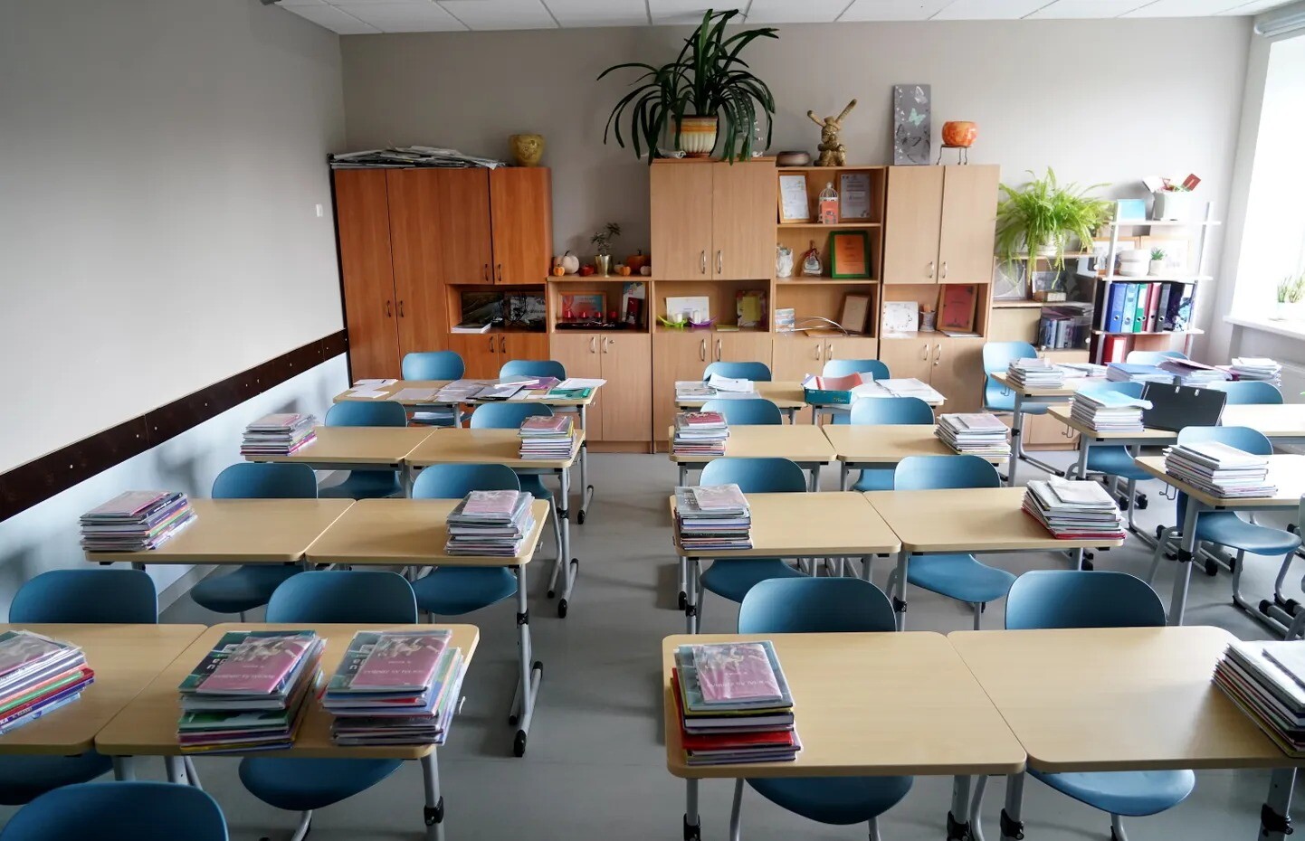 Valdība atkārtoti atliek skolēnu vērtēšanas reformas skatīšanu