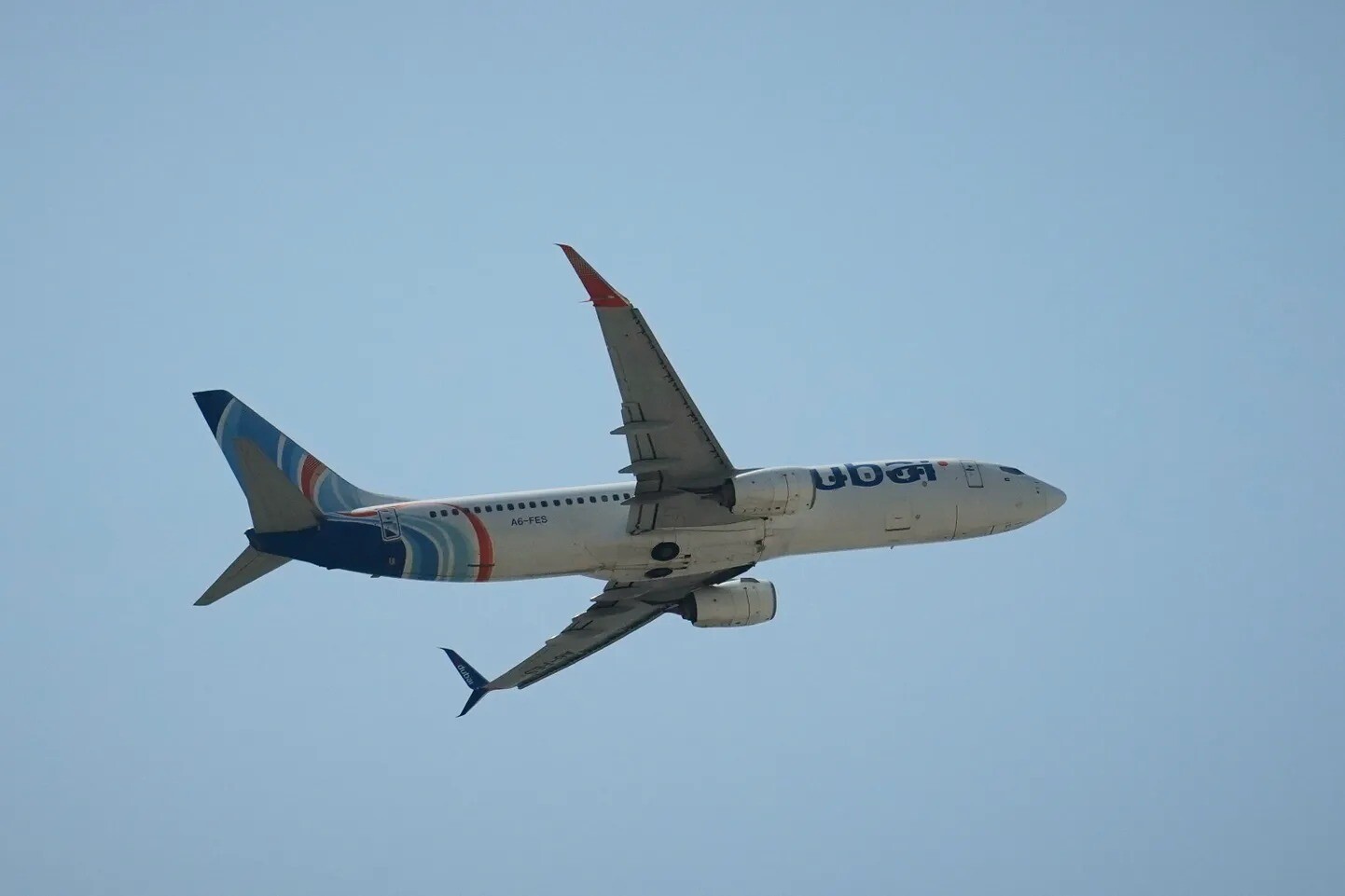 Pēc aizdomām par iespējamu terorismu “FlyDubai” lidmašīna veic avārijas nosēšanos Saūda Arābijā