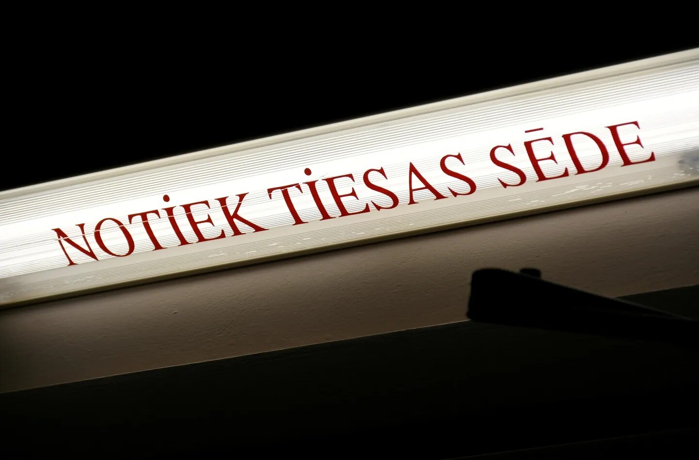 Tiesā oktobrī būs pieejams spriedums lietā pret Krievijas pilsoni par leģionāru piemiņas vietas apgānīšanu