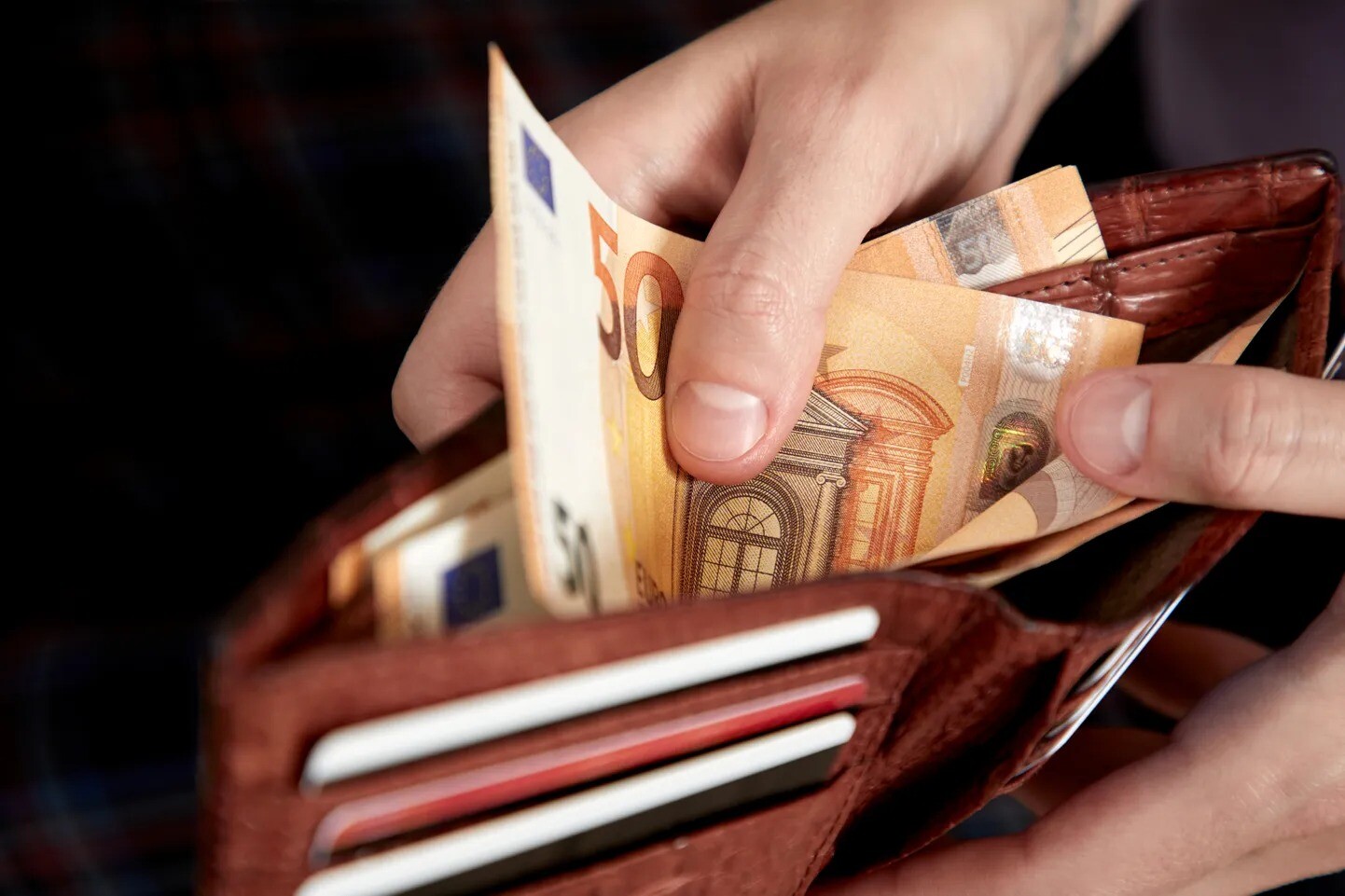 Aptauja: 18,3% Latvijas iedzīvotāju atbalsta augstākus nodokļus