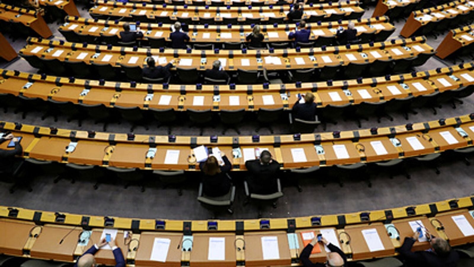EP pieprasa stingrāku ES reakciju uz hibrīddraudiem