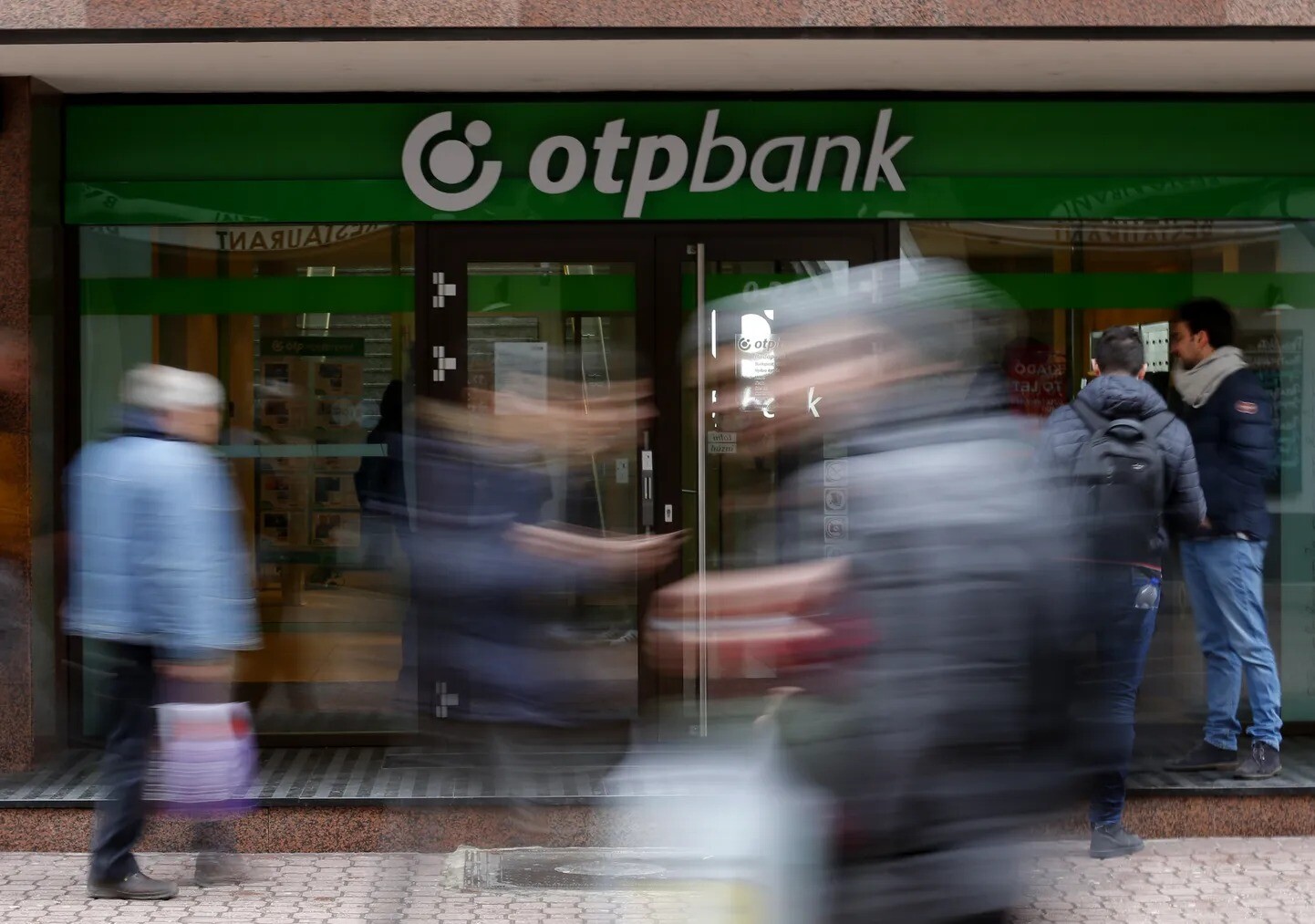 “OTP Bank” apsver darbības pārtraukšanu Krievijā