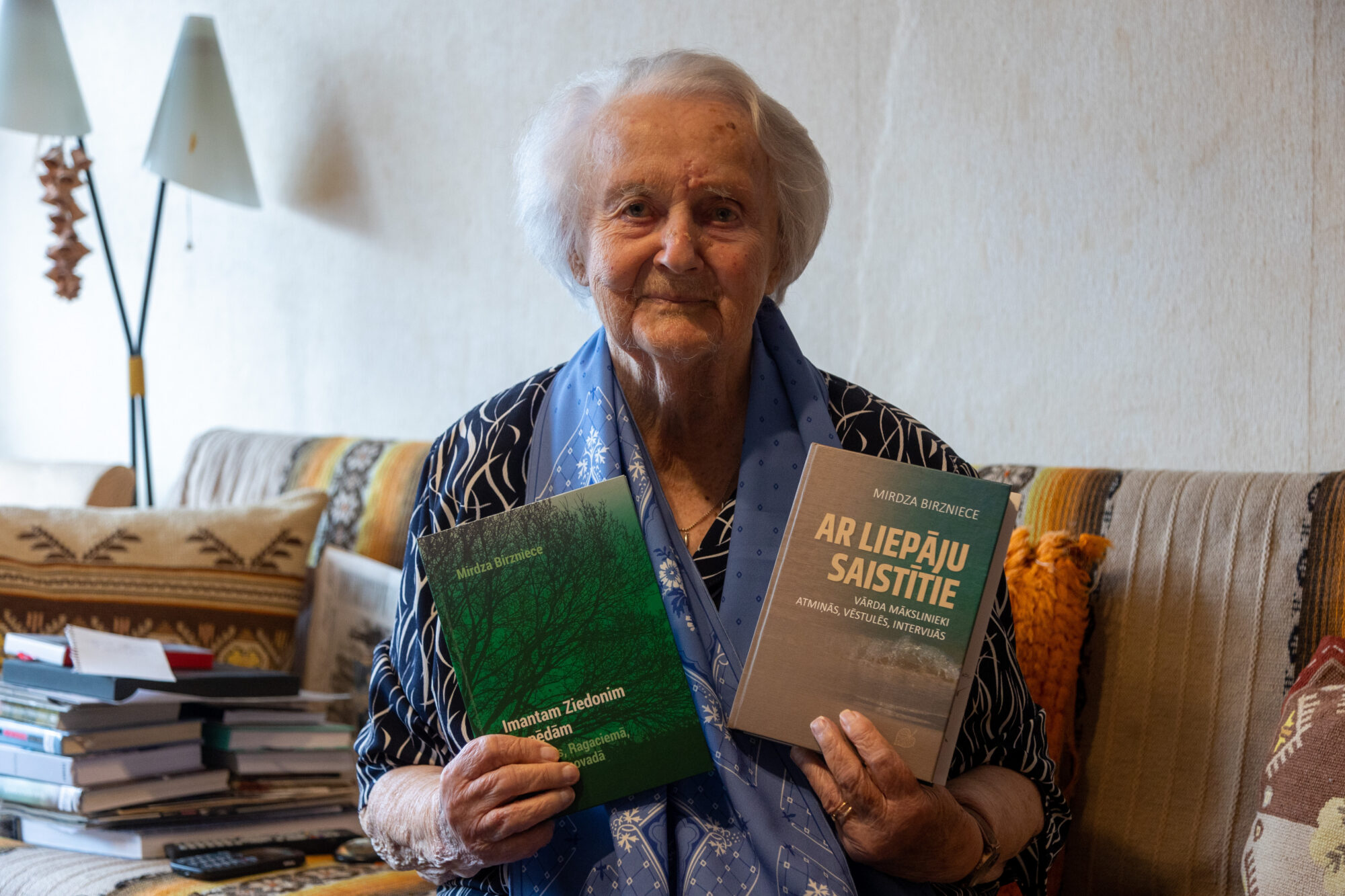 “Domas iet ātrāk nekā roka”. Simtgadniece un vairāku grāmatu autore Mirdza Birzniece gatavo izdošanai atmiņu manuskriptu