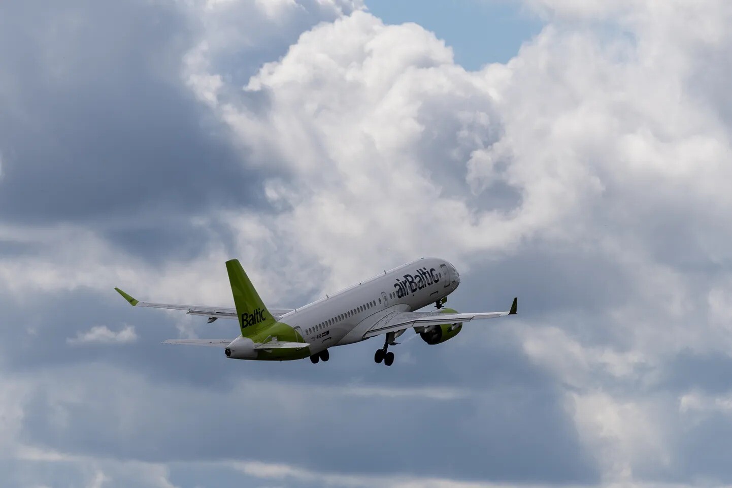 “airBaltic” nākamajā vasaras sezonā no Rīgas nodrošinās par gandrīz 20% mazāk maršrutu
