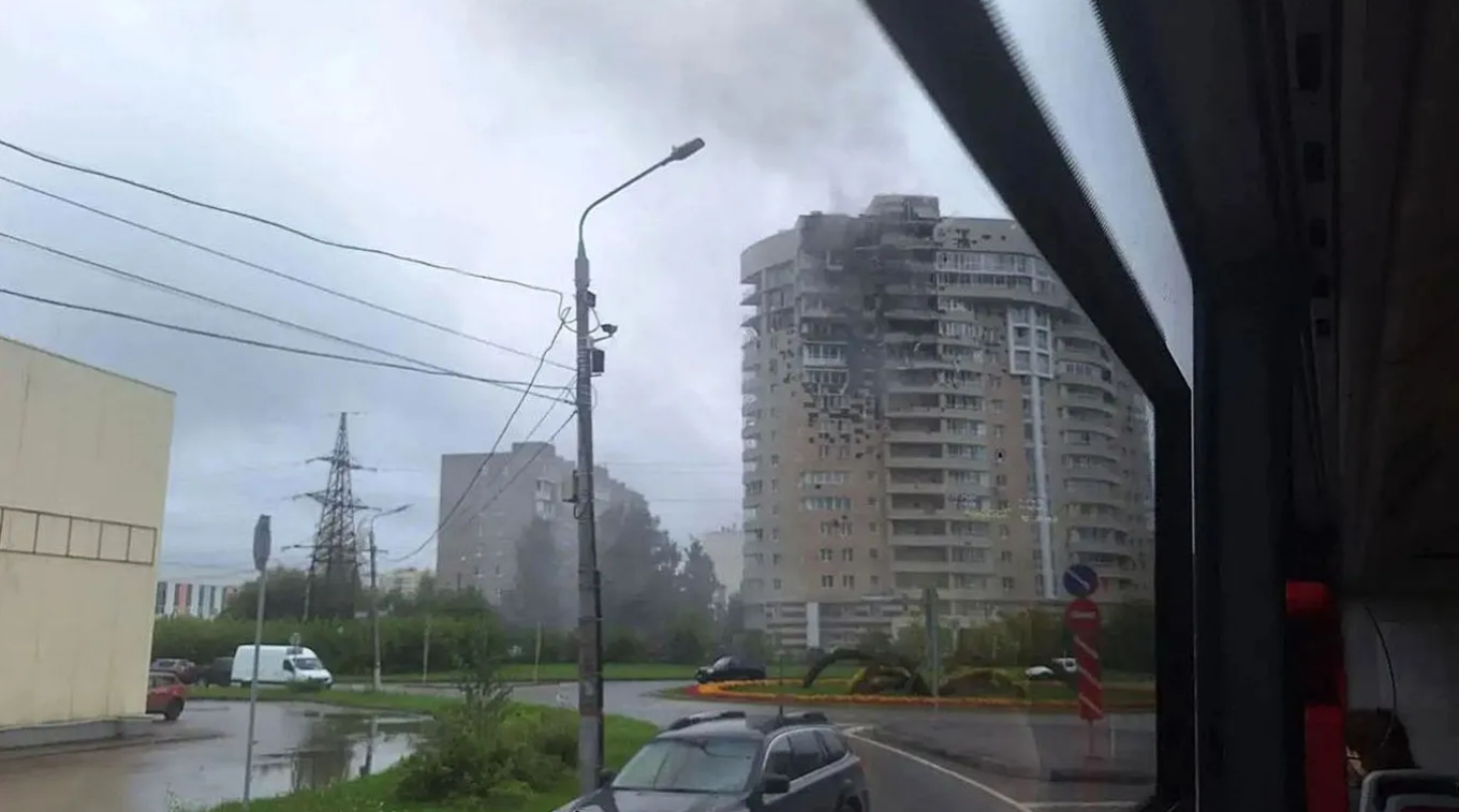 Video: Ukrainas lidroboti uzbrūk Permas naftas pārstrādes rūpnīcai