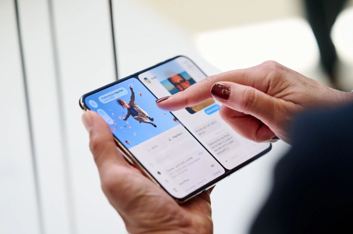 “Apple” prezentē savu pirmo salokāmo viedtelefonu