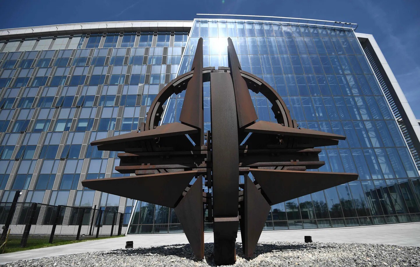 NATO aicina Krieviju pārtraukt bezatbildīgo kodolretoriku