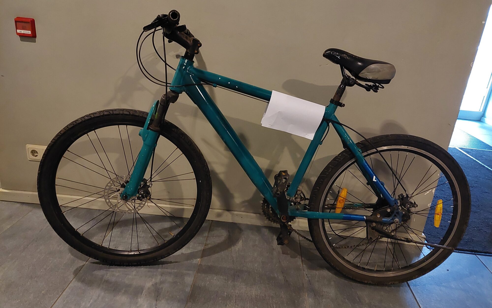 Policija aicina atsaukties Liepājā atrasto mantu īpašniekus
