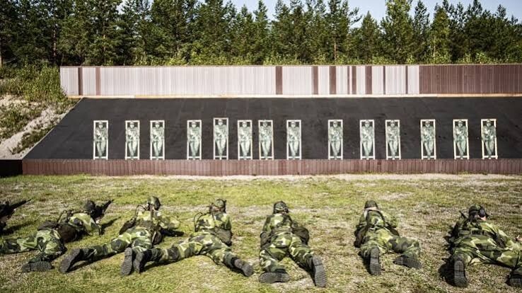 Negadījumā Zviedrijas armijas poligonā ievainoti septiņi cilvēki