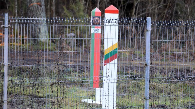 Lietuvas robežsargi piespieduši doties atpakaļ uz Baltkrieviju 22 migrantus