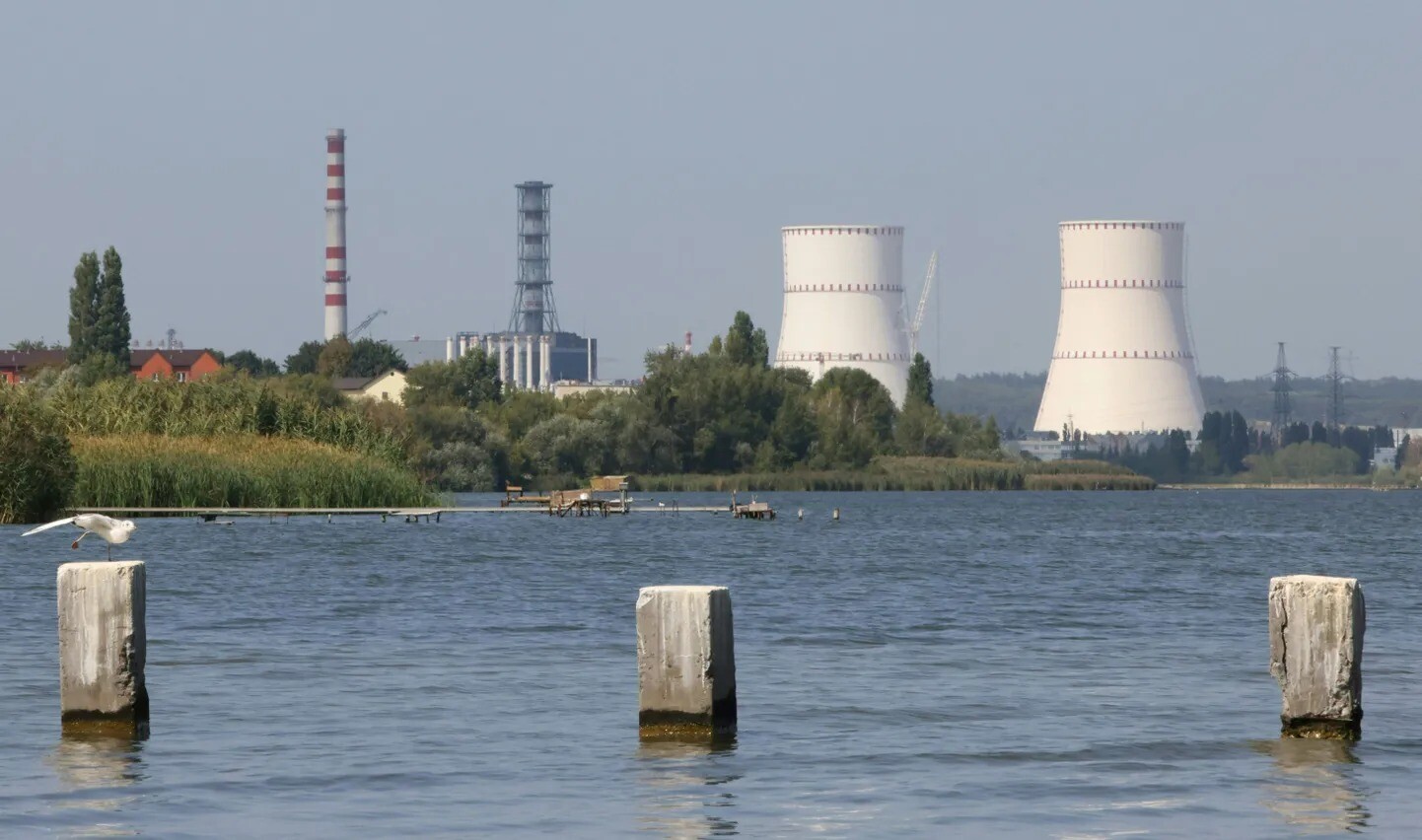 IAEA: Drons trāpījis Kurskas atomelektrostacijas dzesēšanas tornī