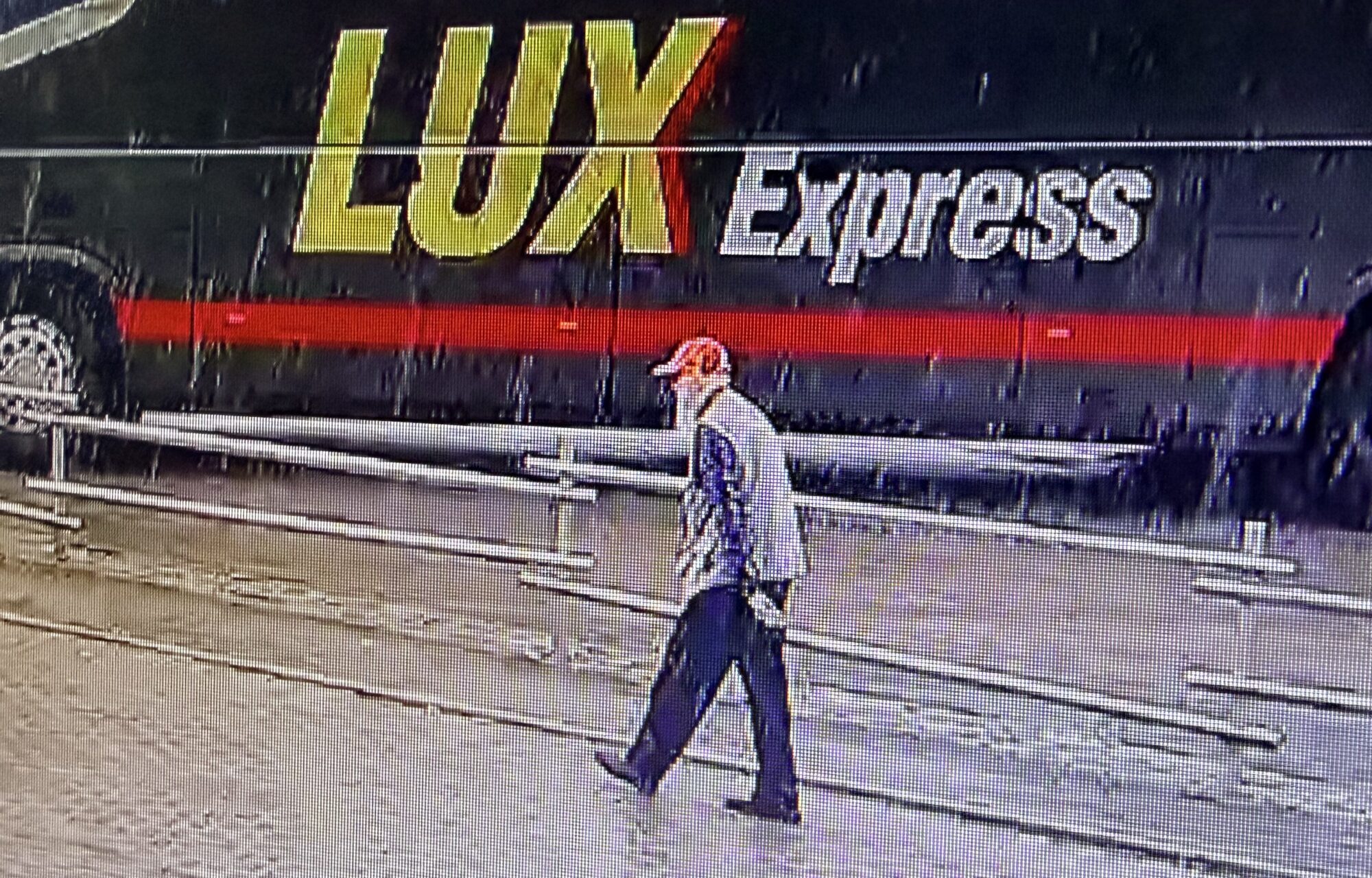 Policija Liepājā skaidro vīriešu identitāti