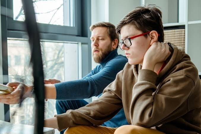 Ap 50 jaunieši Latvijā gaida rindā, lai saņemtu individuālu brīvprātīgā mentora atbalstu