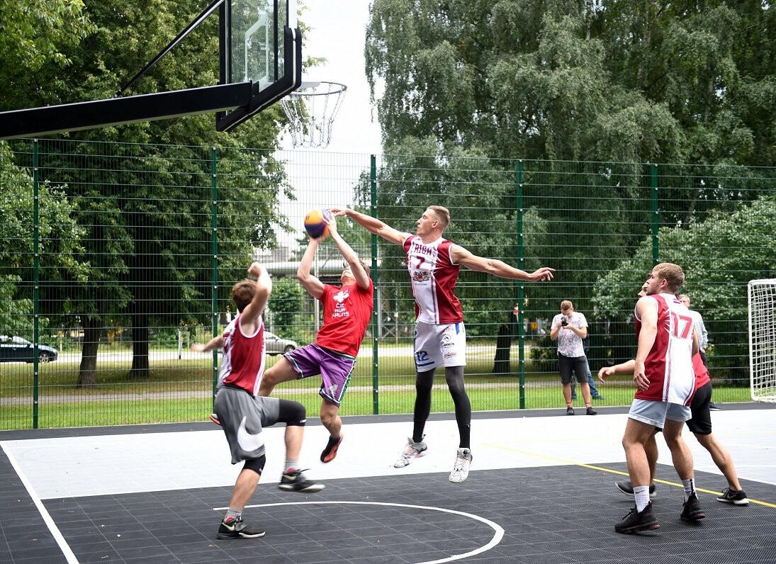Basketbola laukums Raiņa parkā būs FIBA līmenī