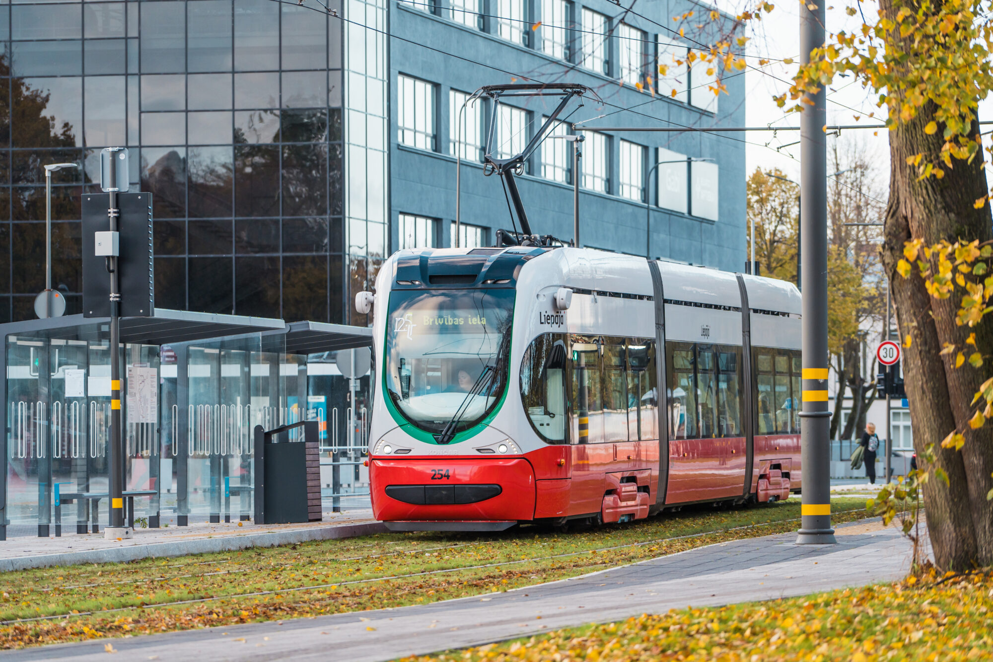 70% braukšanas maksas atvieglojuma saņemšanai daudzbērnu ģimeņu skolēniem vairs nebūs jāiesniedz atsevišķs pieteikums