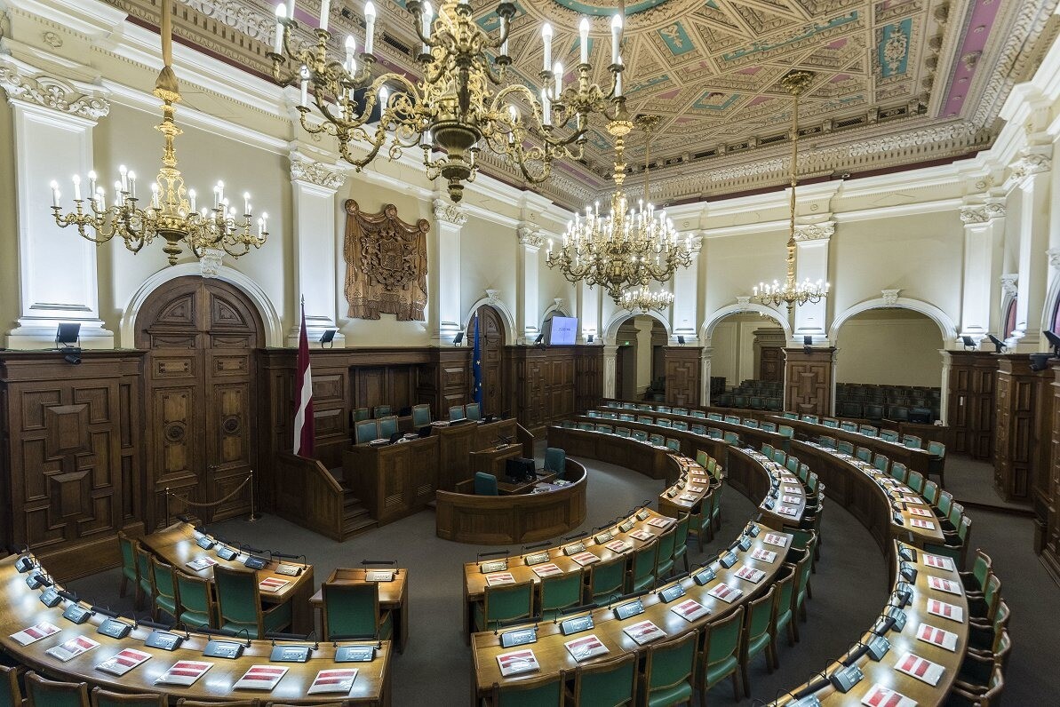 Vāc parakstus par Saeimas deputātu skaita samazināšanu līdz 70