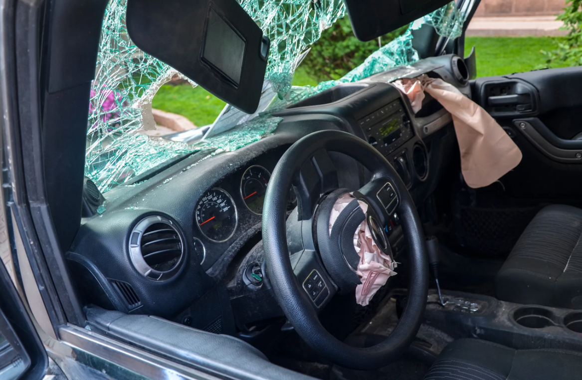 Zaudējot kontroli pār auto, avārijā Ludzas novadā iet bojā cilvēks