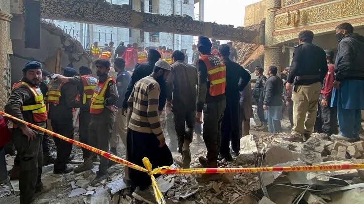 Mīnēta auto sprādzienā Pakistānā 15 bojāgājušie