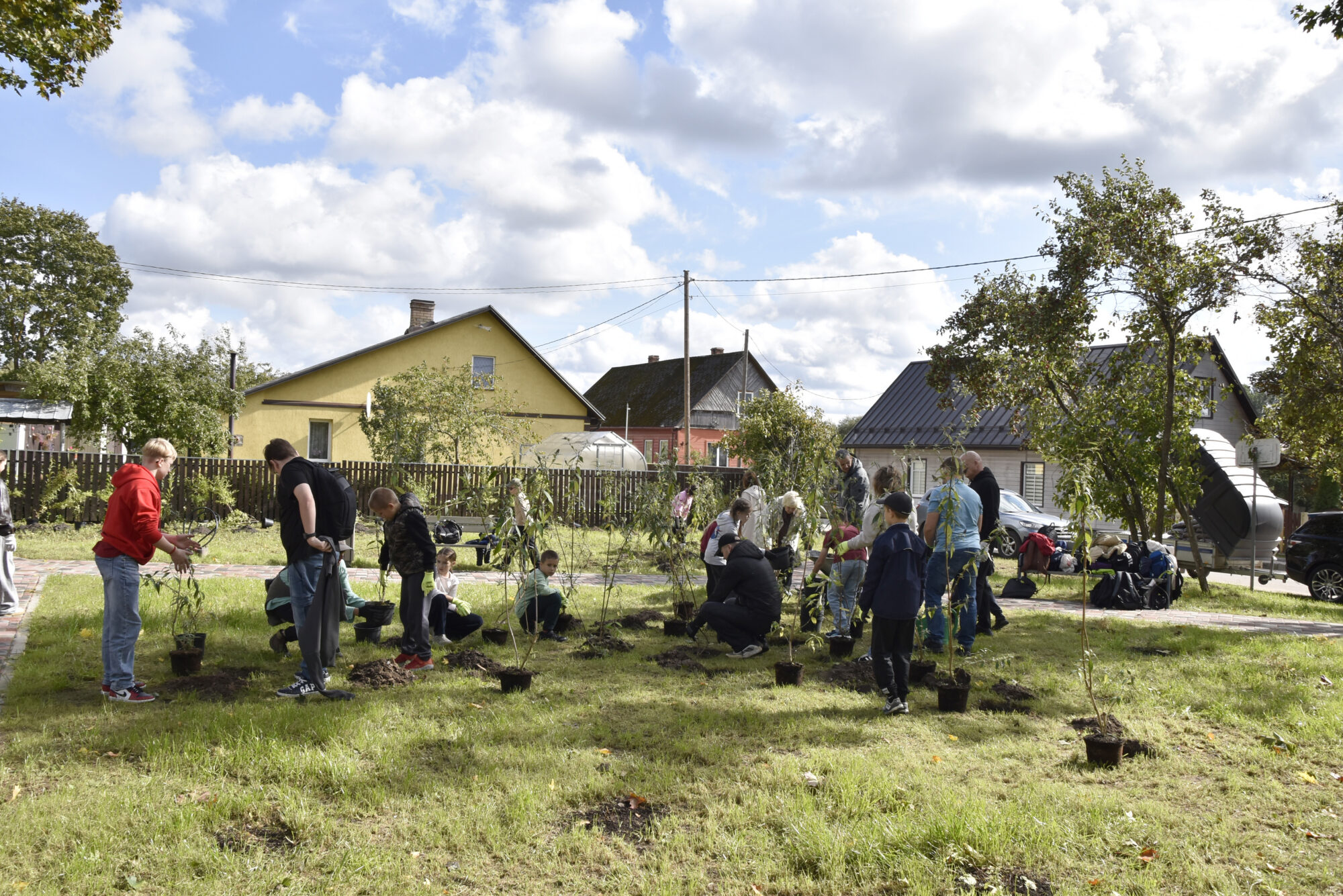 Latgale: Ludzā jaunais skvērs papildināts ar apstādījumiem