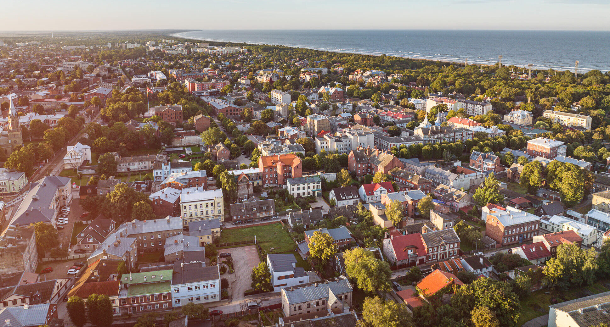 Trīs Liepājas ēkas izvirzītas iedzīvotāju balsojumam konkursā “Energoefektīvākā ēka Latvijā 2026”
