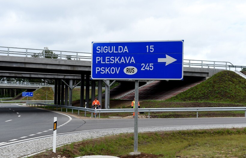 Valdība atlikusi jautājumu par ceļa zīmju norāžu uz Krieviju un Baltkrieviju nomaiņu