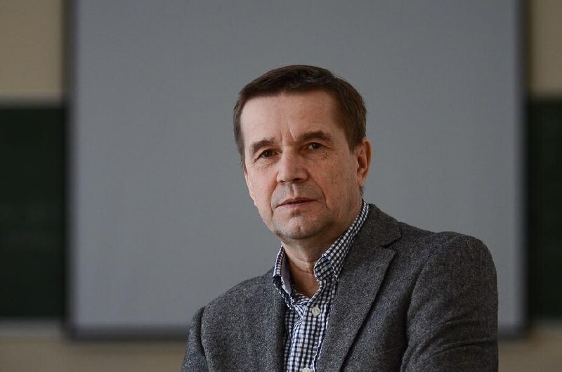 Krievijā filozofam Zjuzevam piespriests septiņu gadu cietumsods par “valsts nodevību”