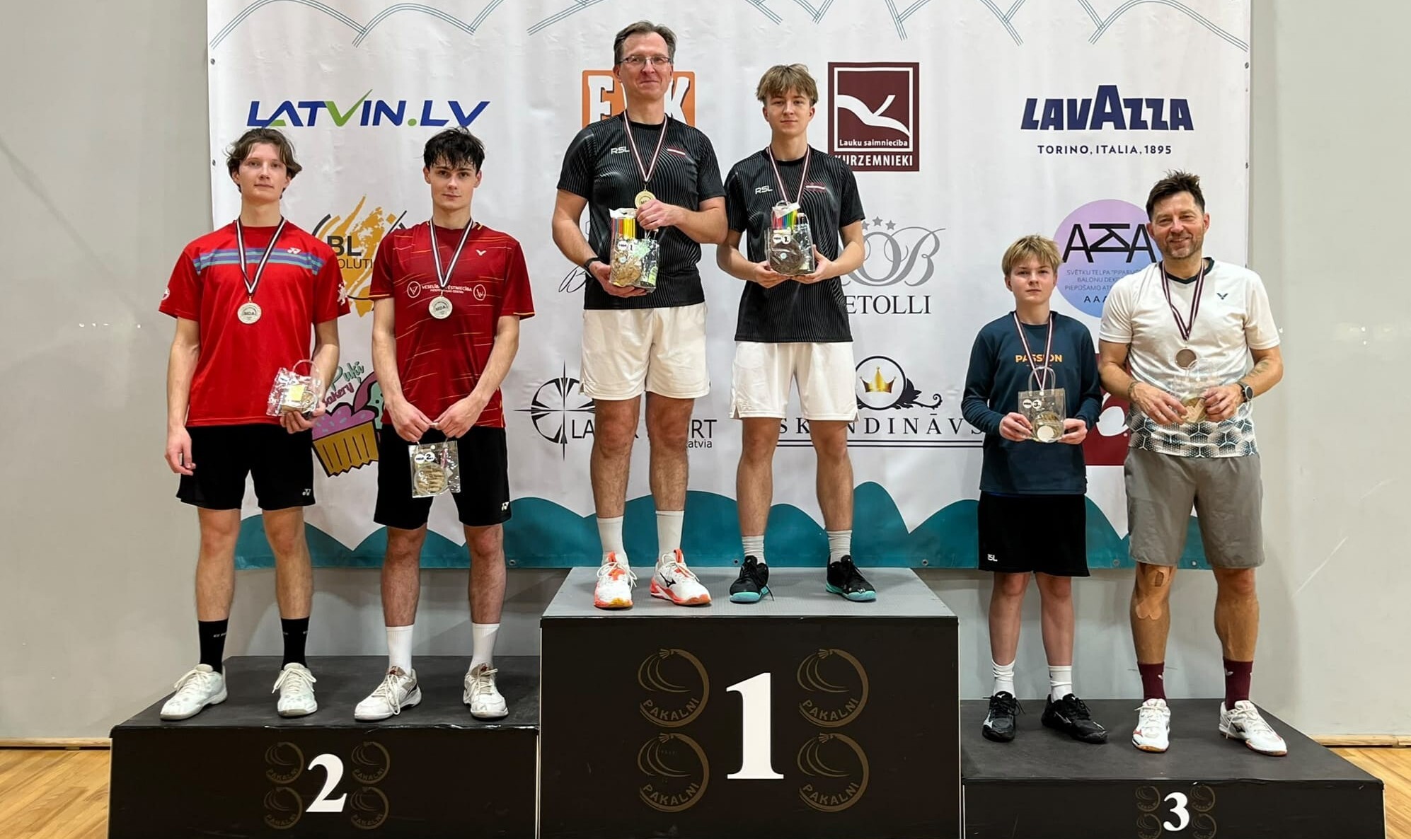 Foto: Badmintonisti uzsāk jauno sezonu