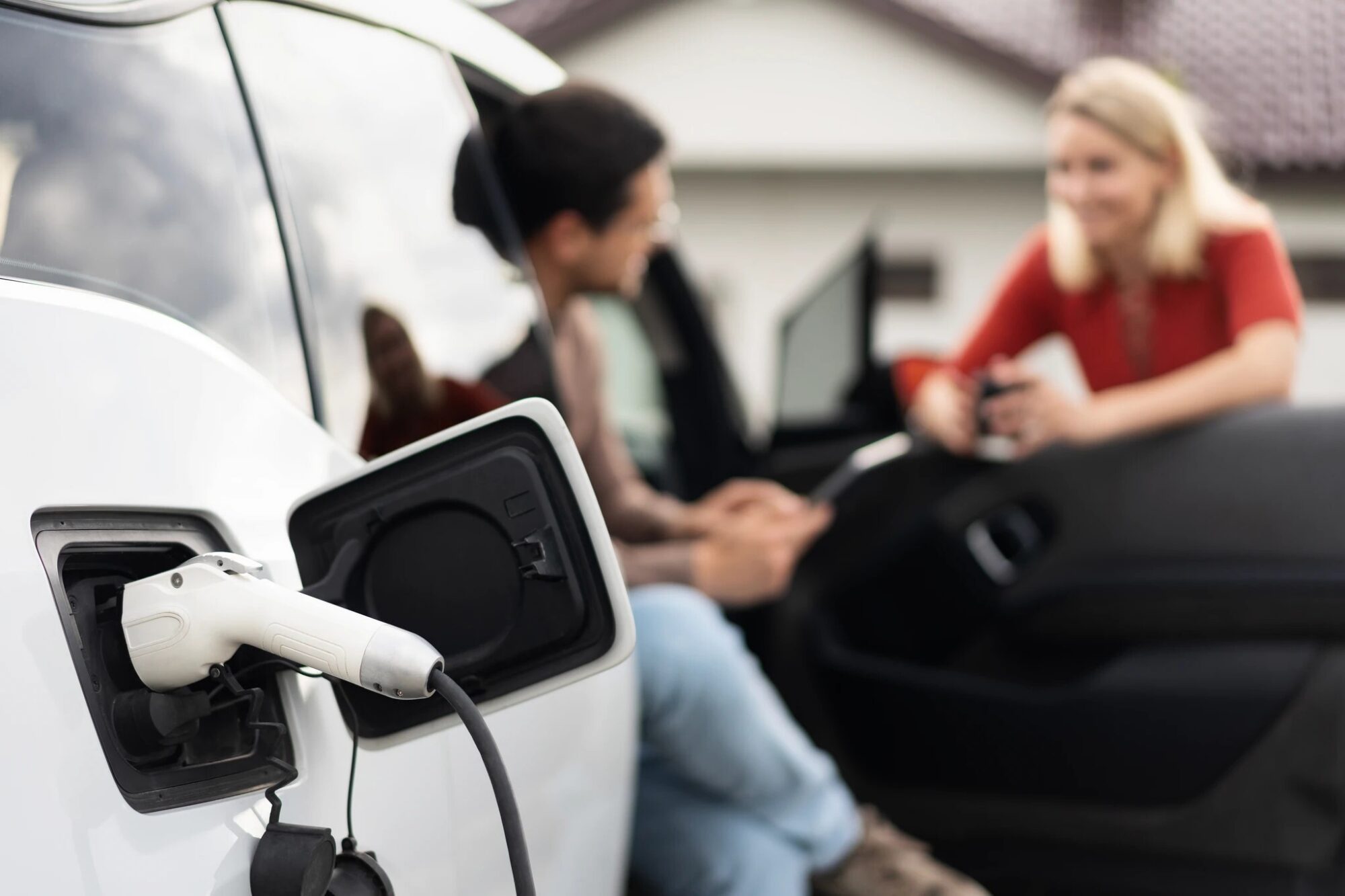 Latvijā jau teju 17 tūkstoši elektroauto: Eksperts nosauc 5 lietas, kas jāizvērtē pirms pirkuma