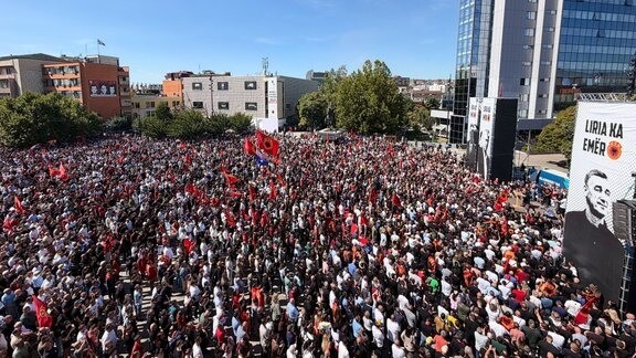 Kosovā turpinās protesti pret Tači notiesāšanu par kara noziegumiem