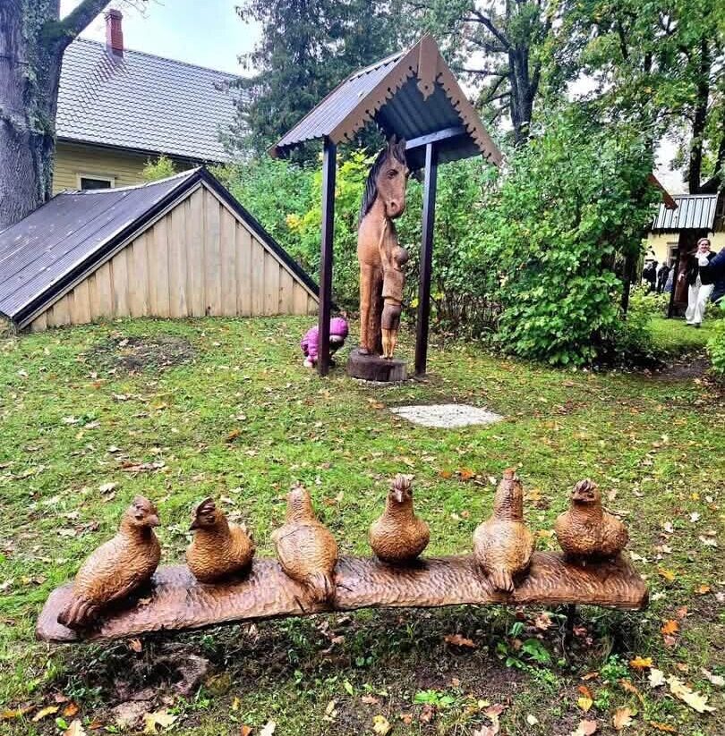 Latgale: Makašānos atklāts koka skulptūru dārzs
