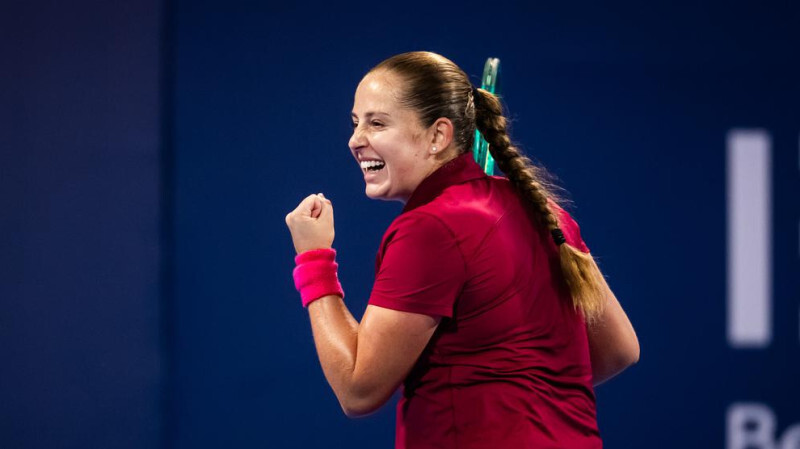 Ostapenko iekļūst Uhaņas “WTA 1000” turnīra astotdaļfinālā