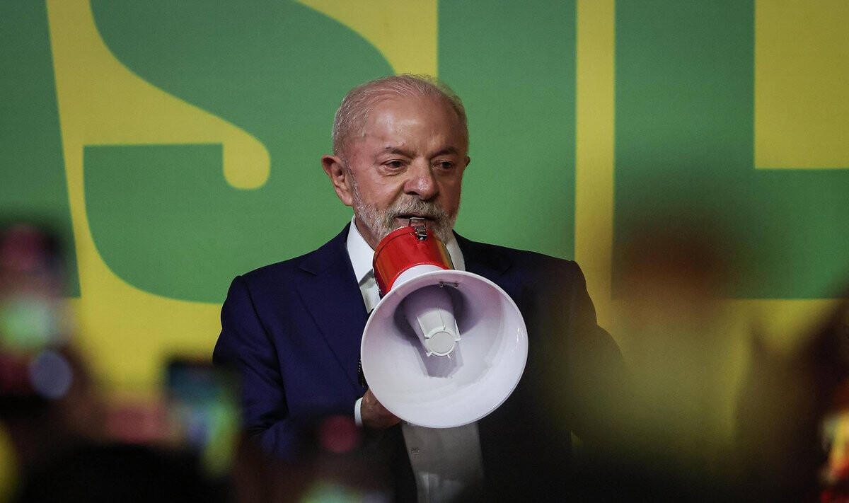 Brazīlijas prezidenta vēlēšanu otrajā kārtā sacentīsies Bolsonaru un Lula
