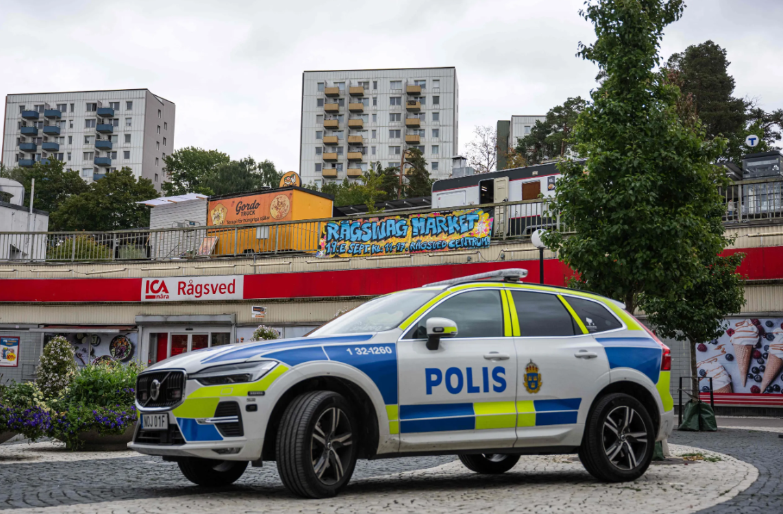 Zviedrijā autobusa avārijā gājis bojā pusaudzis, vēl desmitiem cilvēku ievainoti