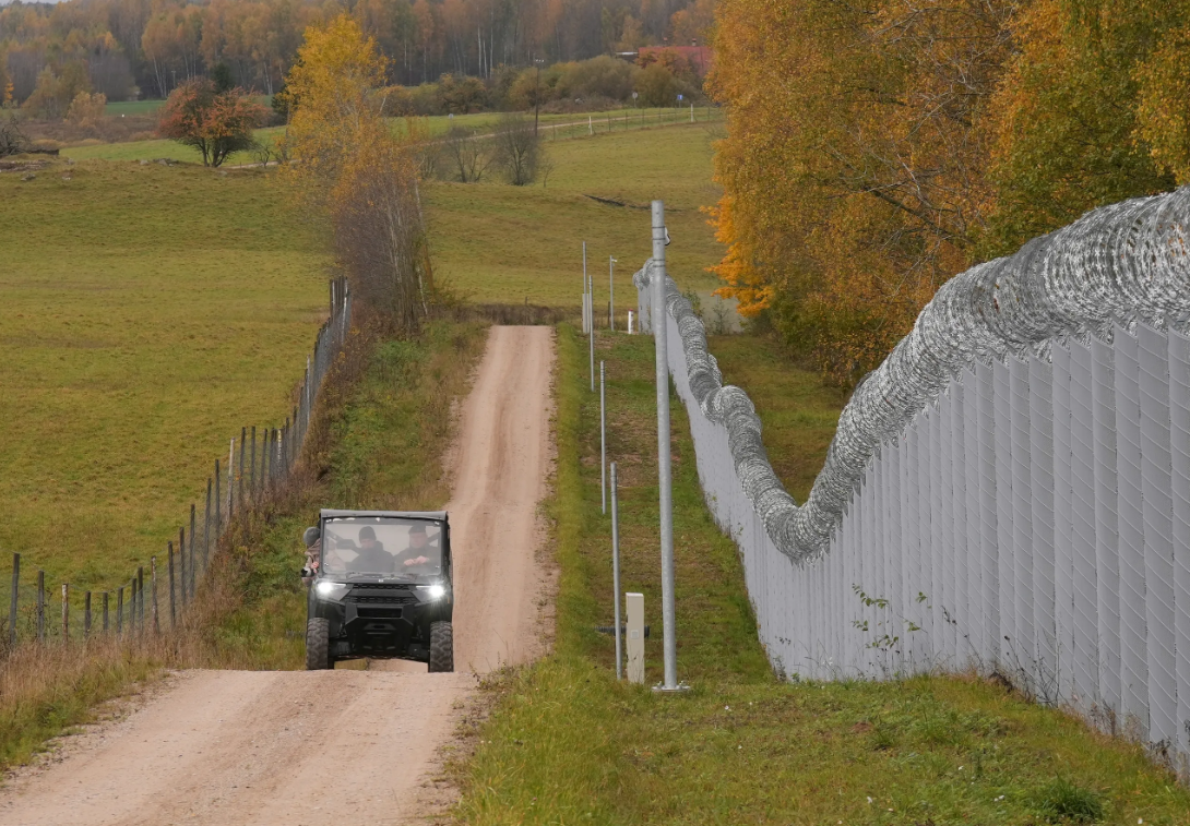 Brīvdienās novērsti 167 migrantu mēģinājumi nelegāli šķērsot Latvijas robežu no Baltkrievijas