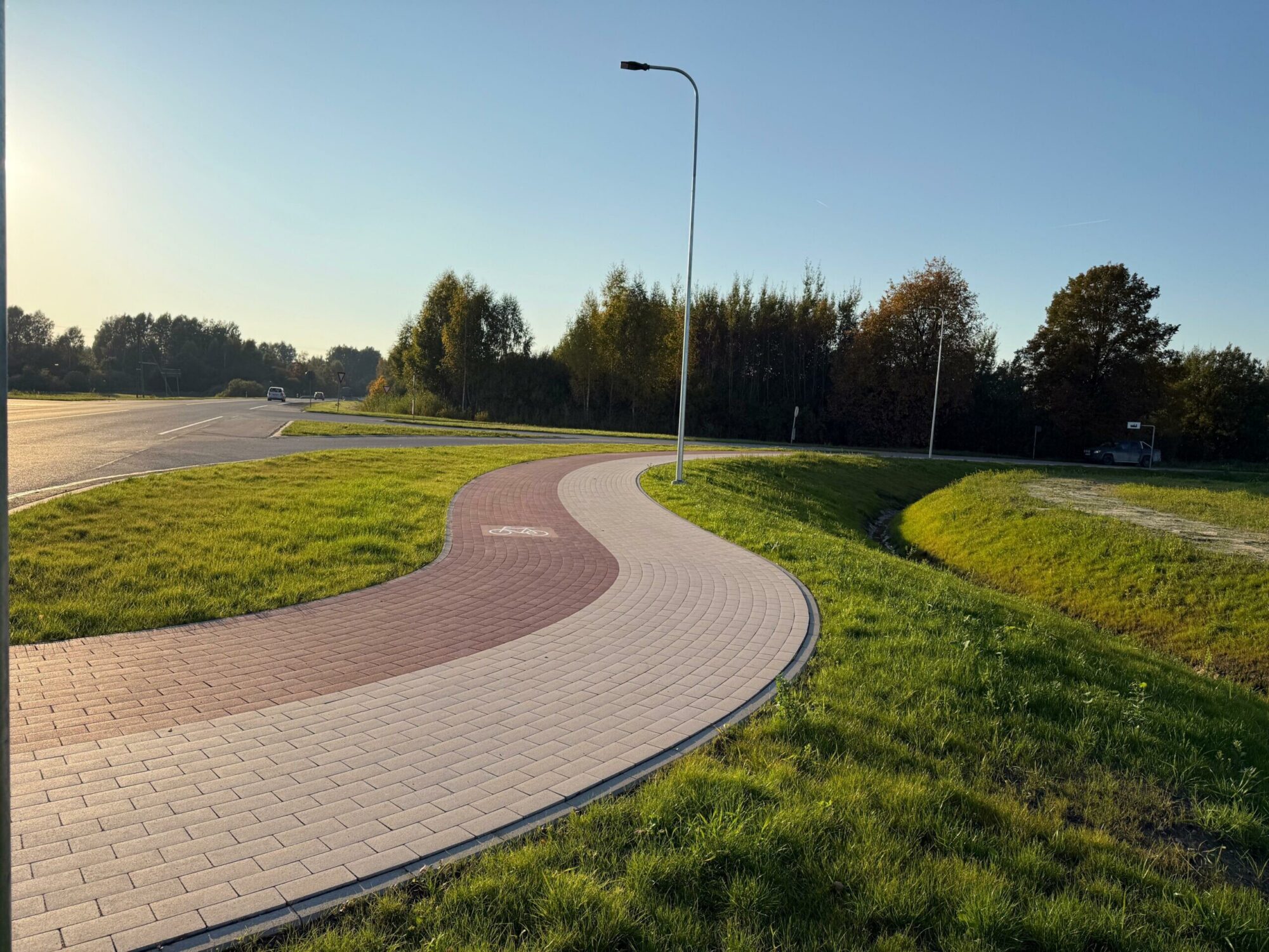 Kurzeme: Pabeidz gājēju un velo celiņa izbūvi
